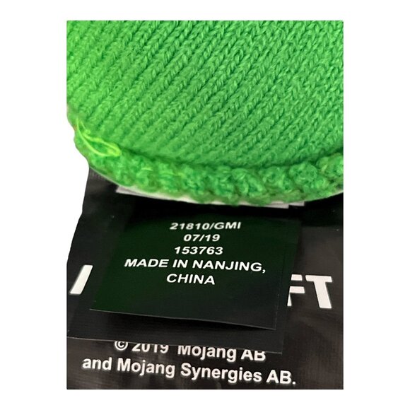 Minecraft Creeper Pom Beanie Hat – Green Pixel Pattern NWT – 2019 Mojang - Picture 5 of 5